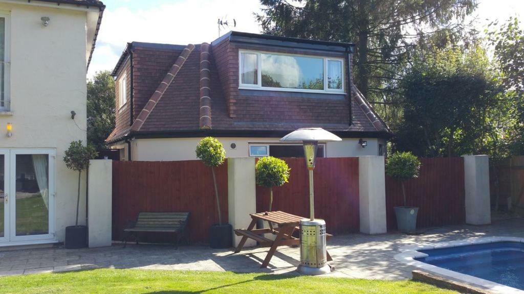 Beautiful Detached 1 Bedroom Apartment Eltham Exterior photo